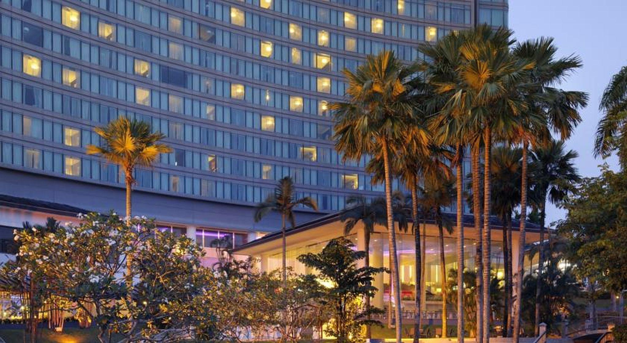 Thistle Johor Bahru Exterior photo The hotel at night