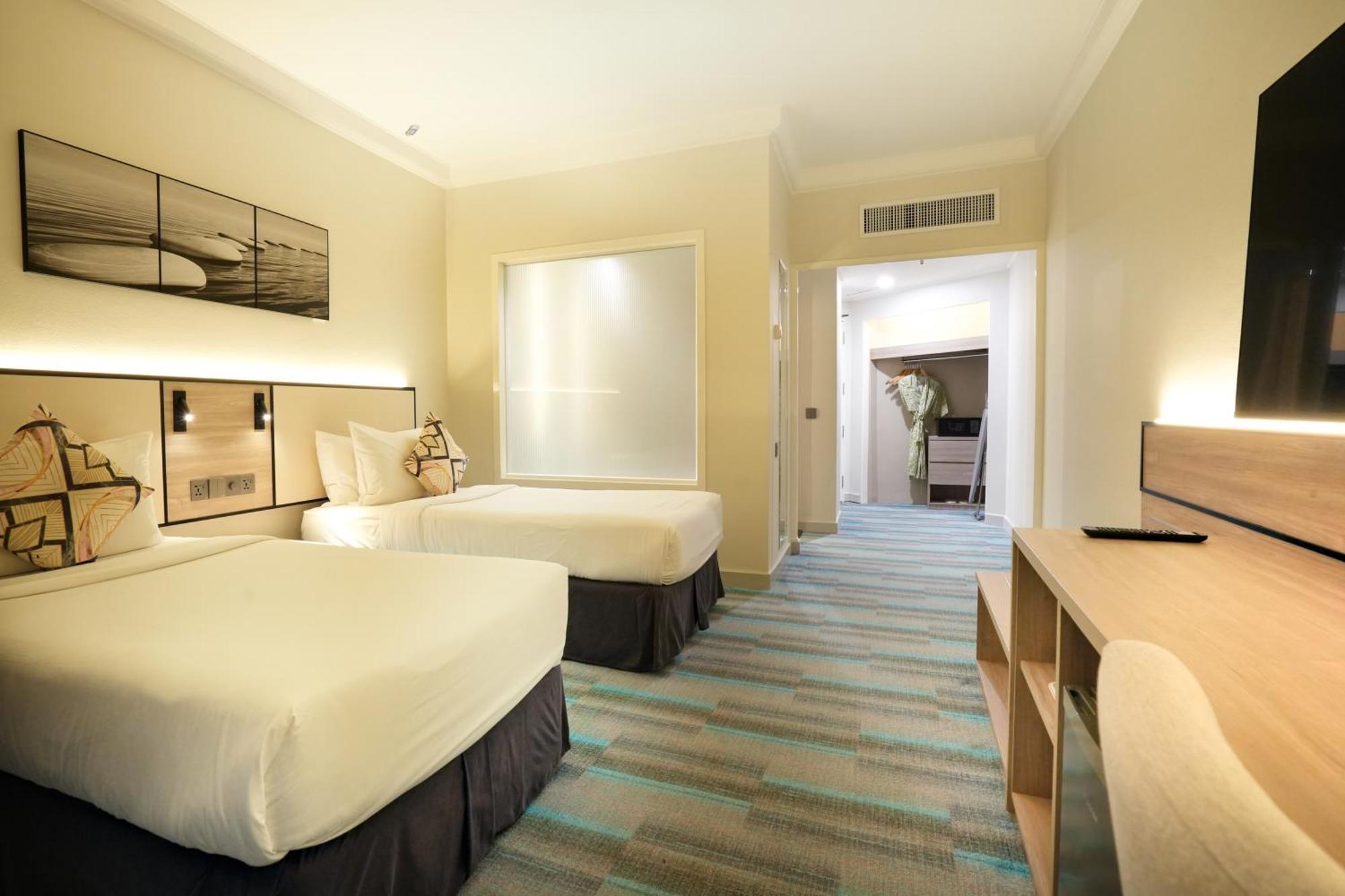 Thistle Johor Bahru Exterior photo Deluxe Family Room