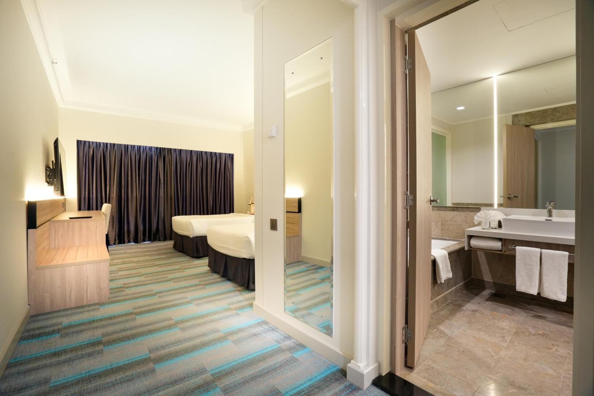 Thistle Johor Bahru Exterior photo Deluxe Room