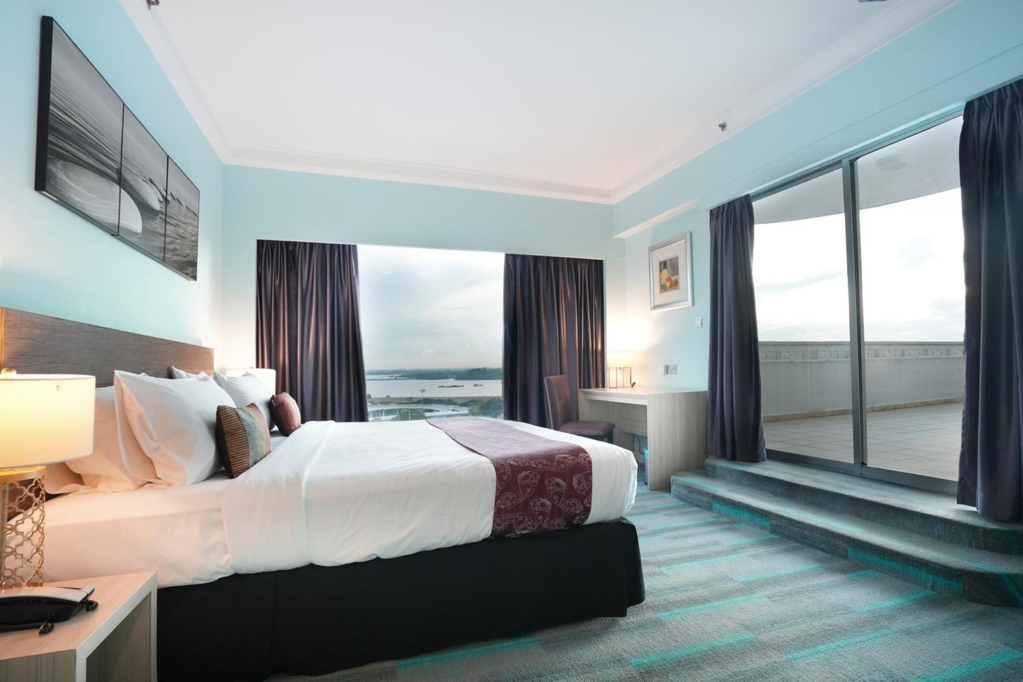 Thistle Johor Bahru Exterior photo Deluxe Ocean View