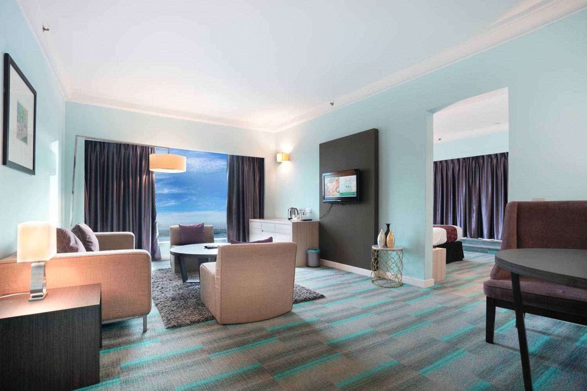 Thistle Johor Bahru Exterior photo Suite