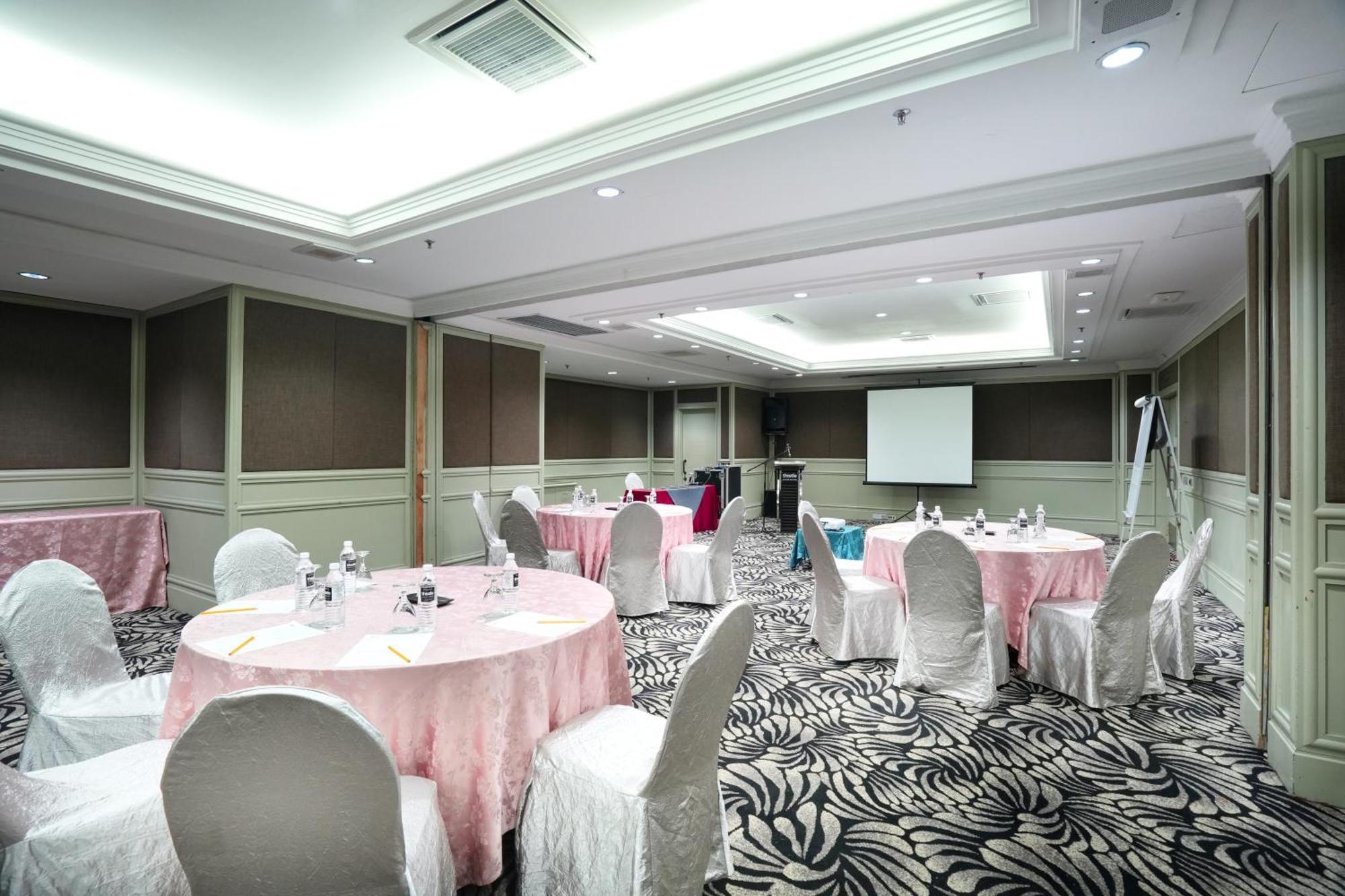 Thistle Johor Bahru Exterior photo Meeting room