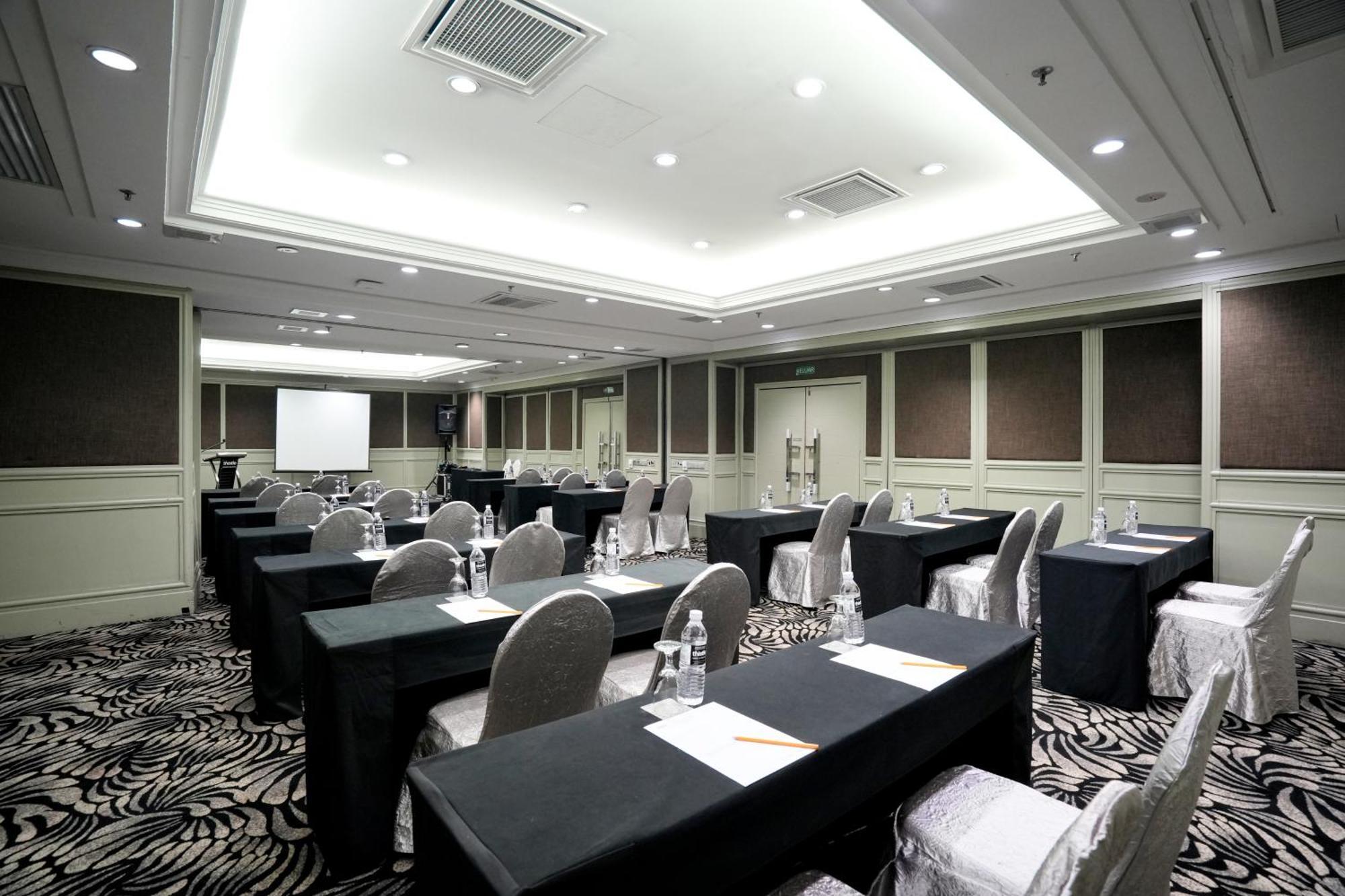 Thistle Johor Bahru Exterior photo Meeting room