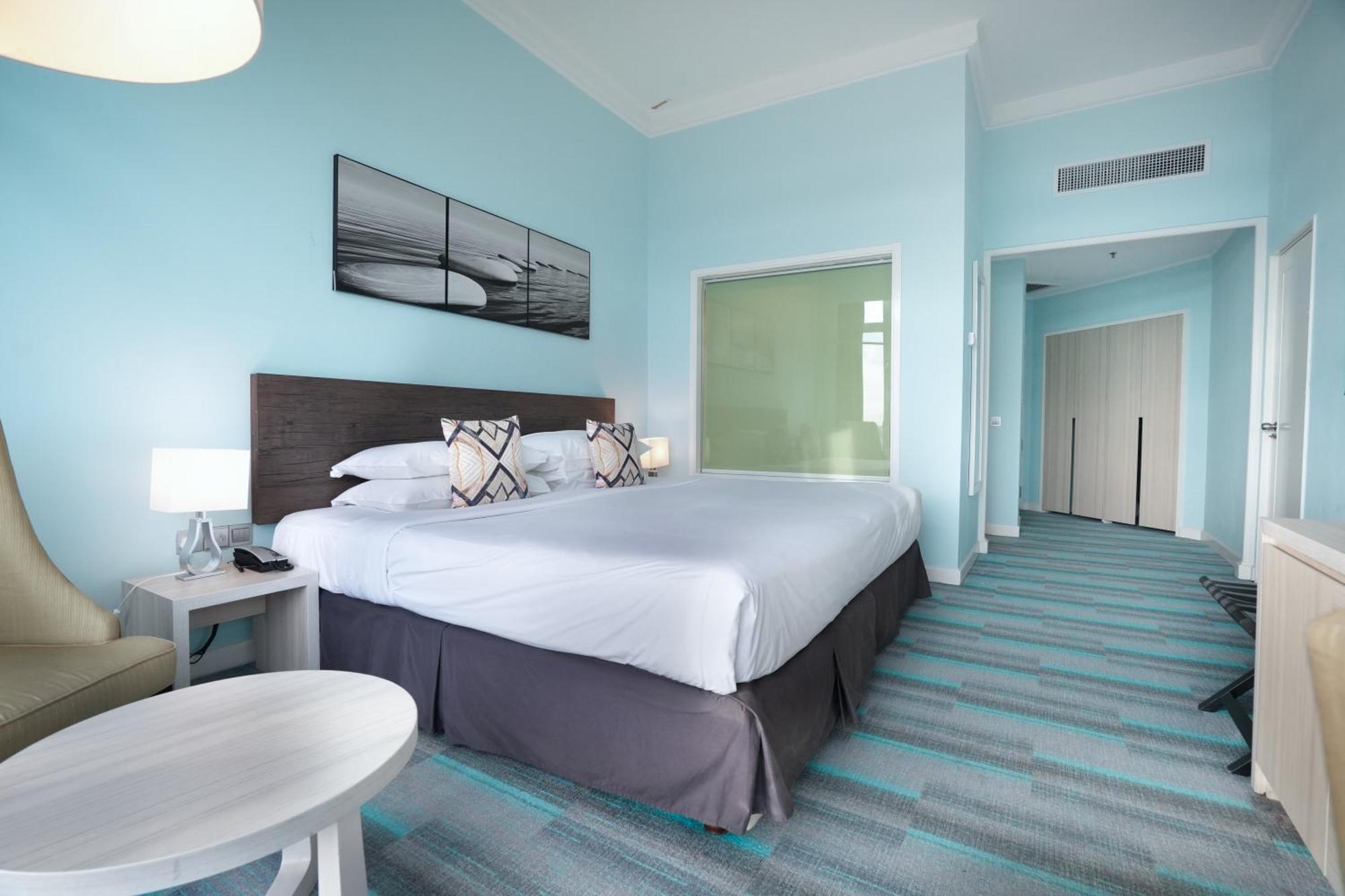 Thistle Johor Bahru Exterior photo A room at the hotel