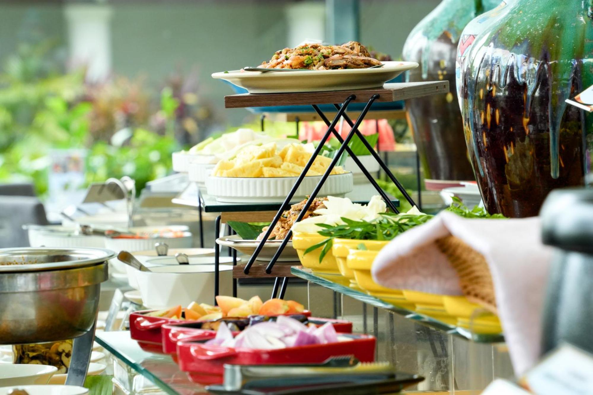 Thistle Johor Bahru Exterior photo A buffet