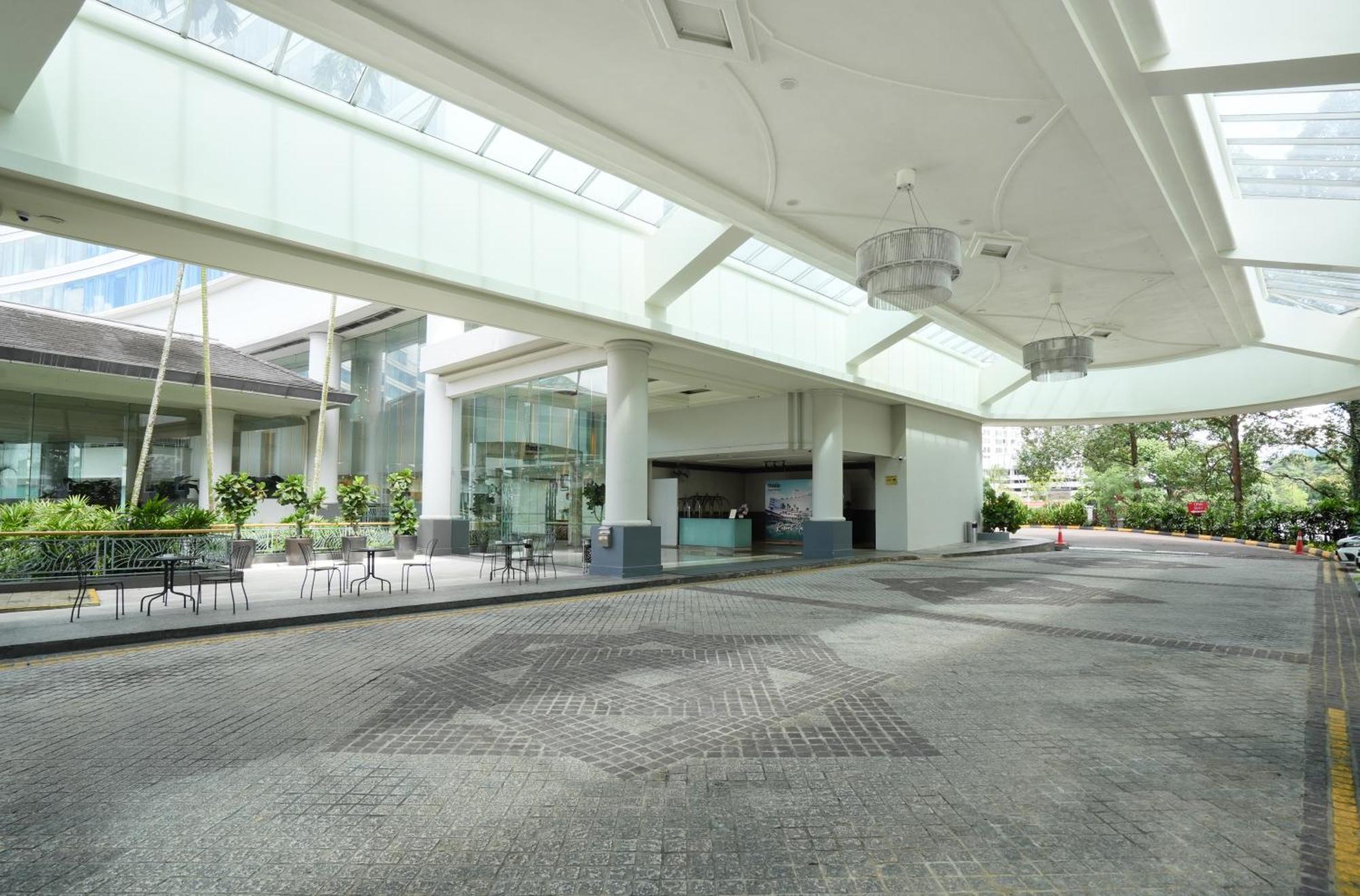 Thistle Johor Bahru Exterior photo The main entrance of the National Museum of Singapore